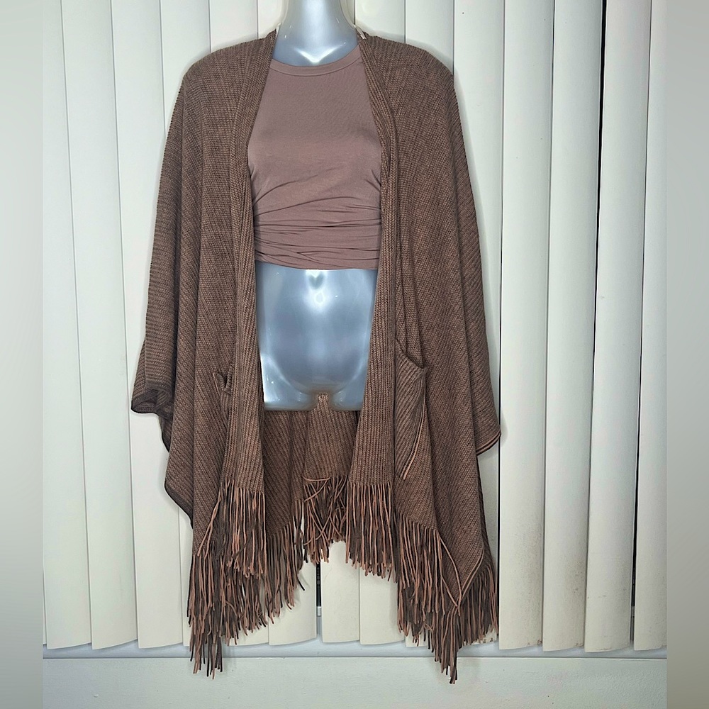 Apt 9 poncho or cape like sweater! LIKE NEW! Fits any size. Super comfy & cute!